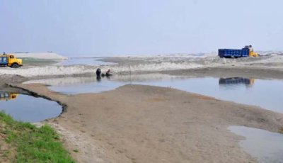 ক্ষমতার দম্ভে বেপরোয়া বিএনপি নেতারা: রাজশাহীর বাঘায় পদ্মা থেকে কোটি টাকার বালু লুট