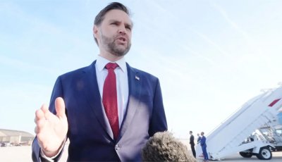 মার্কিন প্রতিনিধি দলকে নিয়ে ইসলামাবাদে পৌঁছেছেন ভ্যান্স