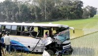 কক্সবাজারে বাস ও কাভার্ডভ্যানের সংঘর্ষ॥ নিহত ৩