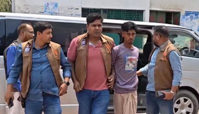 নাটোরে ব্যবসায়ীকে গলা কেটে হত্যা, স্ত্রী-ছেলে আটক