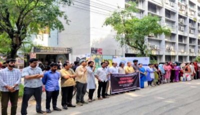 রাবিতে সাংবাদিকদের ওপর ছাত্রদলের হামলার প্রতিবাদে মানববন্ধন কর্মসূচি
