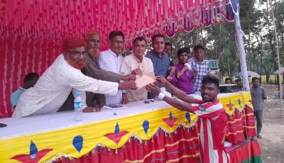 নিয়ামতপুরে আদিবাসী ফুটবল টুর্নামেন্টের ফাইনাল খেলা অনুষ্ঠিত