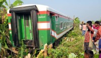৫ ঘণ্টা পর উত্তরবঙ্গের সঙ্গে রেল যোগাযোগ স্বাভাবিক