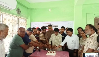 দৈনিক করতোয়ার ৫১ বছরে পদার্পণ উপলক্ষে বদলগাছীতে কেক কাটা ও আলোচনা সভা