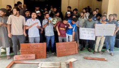 সাপের কামড়ে রাবির জোহা হলের শিক্ষার্থী আইসিইউতে, প্রাধ্যক্ষের কক্ষে তালা