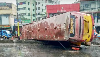 রাজধানীতে এক বাসে অন্য বাসের ধাক্কা, ৪ যাত্রী নিহত ও ১০ আহত