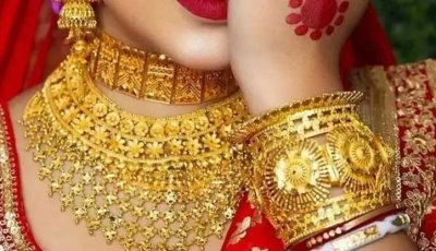 সোনার দাম আরও কমলো