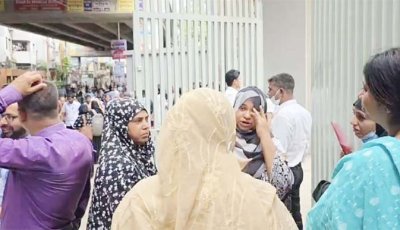 আন্দোলনের শঙ্কায় এইচএসসি কেন্দ্রে অভিভাবকদের বাড়তি উপস্থিতি