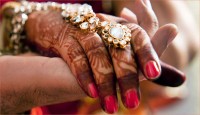 কনে সেজে প্রেমিকের সাথে পালালেন প্রেমিকা...