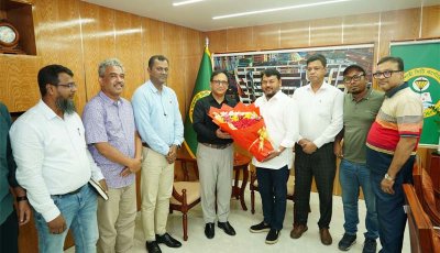 রাজশাহীর বিদায়ী বিভাগীয় কমিশনারকে রাসিকের বিদায় সংবর্ধনা