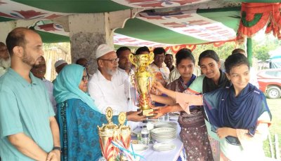 নিয়ামতপুরে গ্রীষ্মকালীন ক্রীড়া প্রতিযোগিতার পুরস্কার বিতরণ