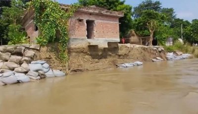 গোদাগাড়ীতে পদ্মার তীব্র ভাঙন: বিলীন হচ্ছে ঘরবাড়ি ও ফসলি জমি, আতঙ্কে দিশেহারা মানুষ