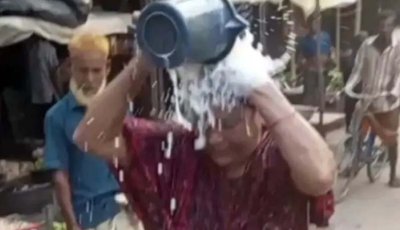 জামাইয়ের কাছ থেকে মেয়েকে ছাড়িয়ে এনে দুধ দিয়ে গোসল