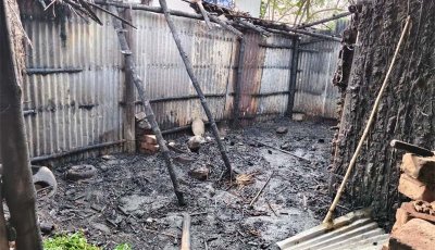 গোদাগাড়ীতে ভয়াবহ অগ্নিকাণ্ডে ছাগল,গরু আগুনে পুড়ে দিনমজুরের বসতঘরসহ সর্বস্ব ছাই