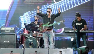 গিটারিস্ট রাসেল খান আর নেই