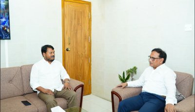 রাজশাহী বিভাগীয় কমিশনারের সাথে  রাসিক প্রশাসকের সৌজন্য সাক্ষাৎ