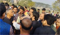 শহীদ মিনারে ফুল দেওয়া নিয়ে পাবিপ্রবিতে কর্মকর্তাদের হাতাহাতি