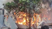 ৩ ঘণ্টা পর ঝুটের গুদামের আগুন নিয়ন্ত্রণে