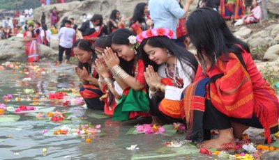 কাপ্তাই হ্রদের জলে ভাসল বিজুর ফুল