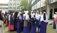 আধা ঘণ্টা দেরিতে প্রশ্নপত্র বিতরণ॥ শিক্ষককে অব্যাহতি
