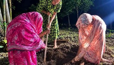 মুক্তিযোদ্ধাদের দেশে-মুক্তিযোদ্ধার দাফনে আসতে পারেনি কেউ, কবর খুঁড়লেন স্ত্রী-মেয়ে-বোন