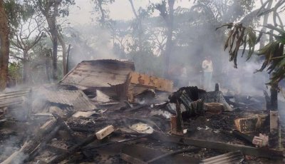 মাকে ঘর থেকে বের করে বসতঘরে আগুন দিলেন  ছেলে