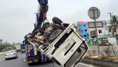 মাইক্রোবাসে গ্যাস সিলিন্ডার বিস্ফোরণ, নিহত ৩