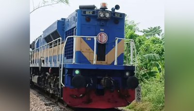রাজশাহীতে চলন্ত ট্রেনের বিছিন্ন ইঞ্জিনের ধাক্কায় রেলকর্মী আহত