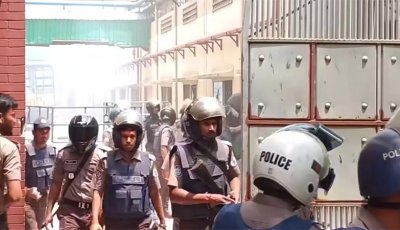 গাজীপুরে পাওনা টাকার দাবিতে বিক্ষোভ-সংঘর্ষ, আহত ৩০