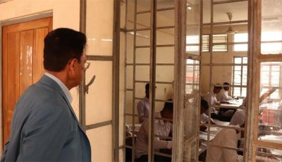 প্রথমদিনে মানিকগঞ্জ-সাভারে আকস্মিক কেন্দ্র পরিদর্শনে শিক্ষামন্ত্রী