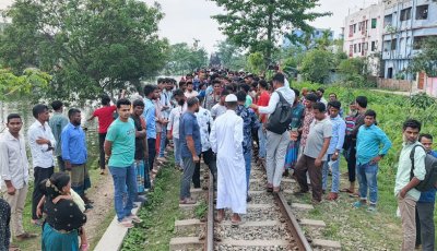 জামালপুরে জলাবদ্ধতা নিরসনের দাবিতে রেলপথ ও সড়ক অবরোধ
