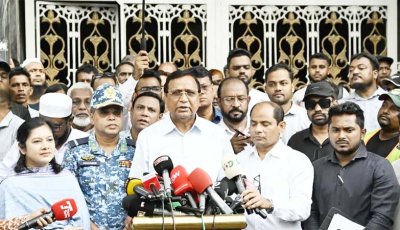 ফুটপাতে ব্যবসা করা ব্যক্তিদের সরে যেতে হবে
