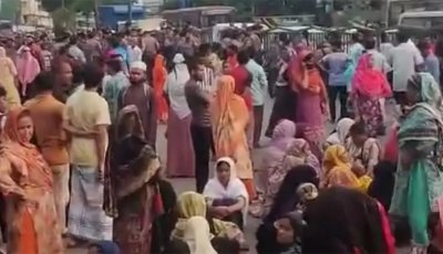 বকেয়া বেতনের দাবিতে মহাখালী-তেজগাঁও সড়ক অবরোধ