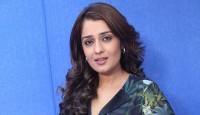 প্রেম বিতর্কের কারণেই কি  অভিনেত্রীর ক্যারিয়ার শেষ?