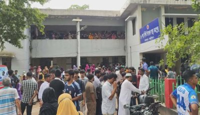 ভাড়া বাসায় ঢুকে  দুই মেয়েসহ মাকে কুপিয়ে হত্যা