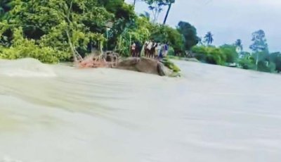 হবিগঞ্জে খোয়াই নদীর বাঁধ কমপক্ষে ২০টি গ্রাম প্লাবিত