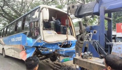 লাশবাহী অ্যাম্বুলেন্সের সঙ্গে বাসের সংঘর্ষ, নিহত ২