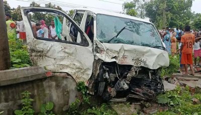 কনে নিয়ে ফেরার পথে মাইক্রোবাস খাদে পড়ে শিশুসহ নিহত ২