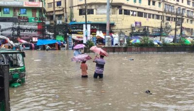 টানা বৃষ্টিতে চট্টগ্রামে  জলাবদ্ধতা, বেড়েছে জনভোগান্তি