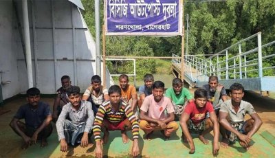 গভীর সমুদ্রে জেলে নৌকার ইঞ্জিন বিকল, ১২ জেলেকে উদ্ধার