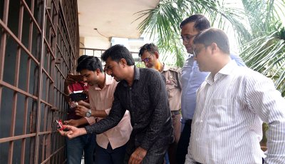 রাসিকের ভ্রাম্যমাণ আদালতের অভিযানে  ভূবনমোহন পার্কের স্থাপনা অবৈধ দখলমুক্তকরণ