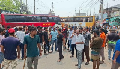 চালককে মারধর, নওগাঁয় দূরপাল্লার বাস চলাচল বন্ধ