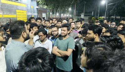 ছাত্র হল-১ এর লিফট চালুর দাবিতে উপাচার্যের বাসভবন অভিমুখে রুয়েট শিক্ষার্থীদের লংমার্চ