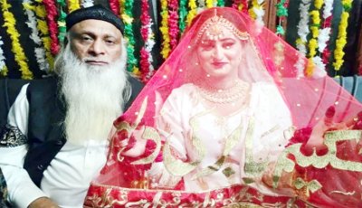 ভালোবেসে ৭০ বছরের বৃদ্ধকে বিয়ে করলেন তরুণী