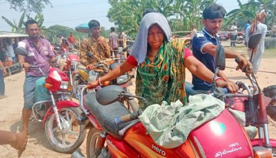 ছেলের বাইকের জন্য পাম্পের লাইনে মা!