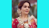 ৬০ পেরিয়েও এমন ছিপছিপে নীতা আম্বানি