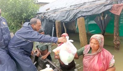 বন্যাদুর্গতদের জন্য ৩০ লাখ টাকা ও সাড়ে ৪০০ মেট্রিক টন চাল বরাদ্দ