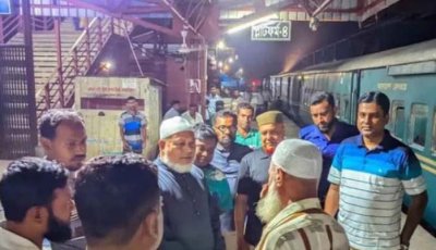 ঈশ্বরদীতে মহানন্দা এক্সপ্রেসে শানটিংয়ের সময় ইঞ্জিনের ধাক্কা, আহত ১৫