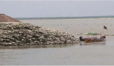 পদ্মা নদীতে নৌকাডুবির ঘটনায় বাবা-ছেলে নিখোঁজ
