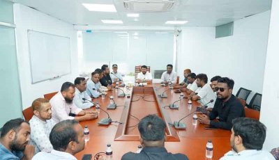রাজশাহী মডেল প্রেসক্লাবের সদস্যদের সাথে রাসিক প্রশাসক  রিটনের মতবিনিময়